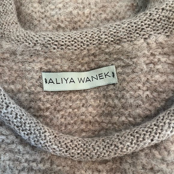 Aliya Wanek Leal Sweater - Picture 4 of 6